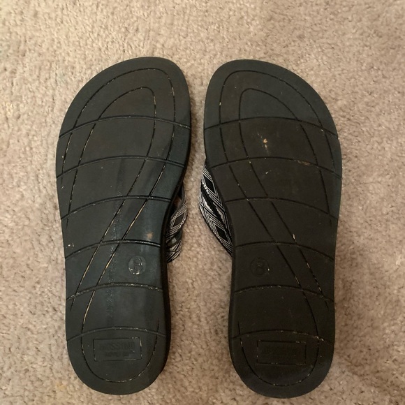 Mossimo Flip Flops - Picture 3 of 3